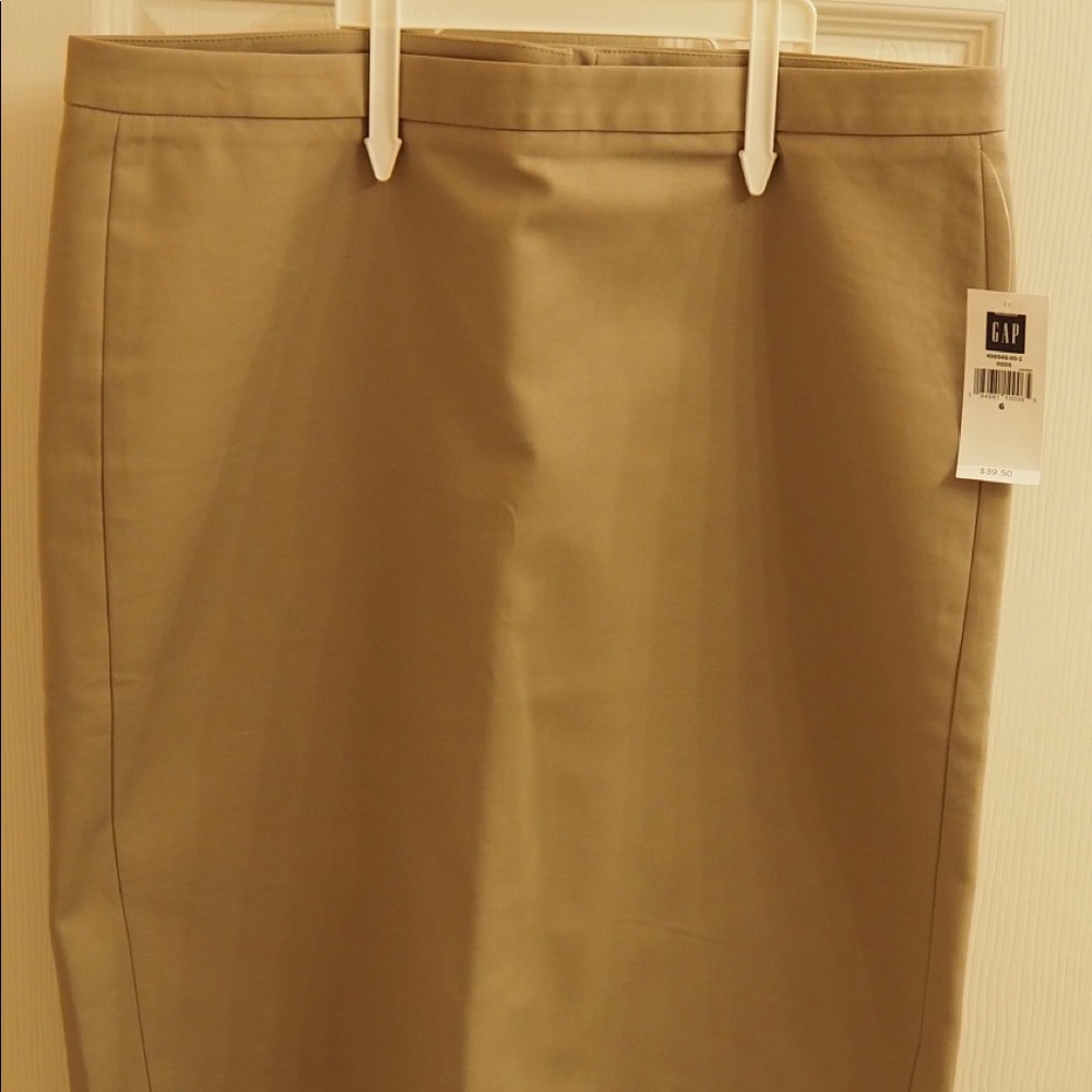 Pencil skirt in stretchy Gap material, khaki